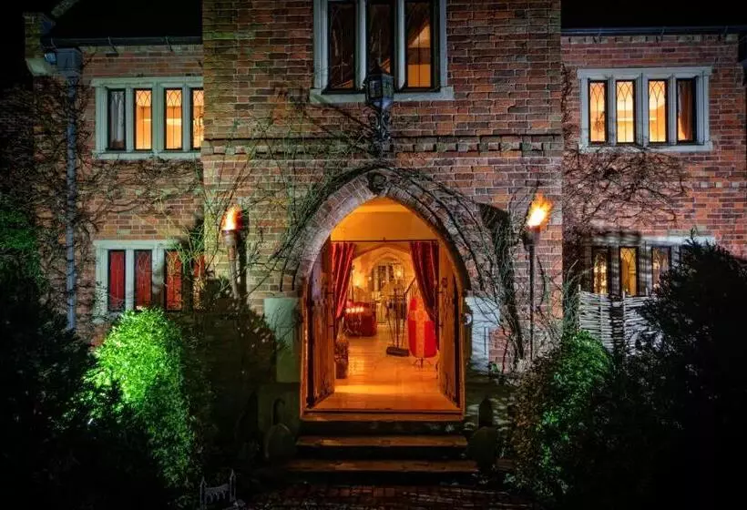 Majatalo Manor Court