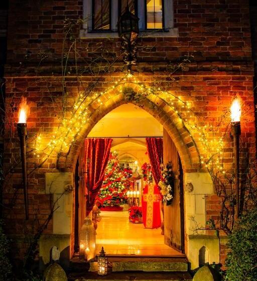 Пансион Manor Court