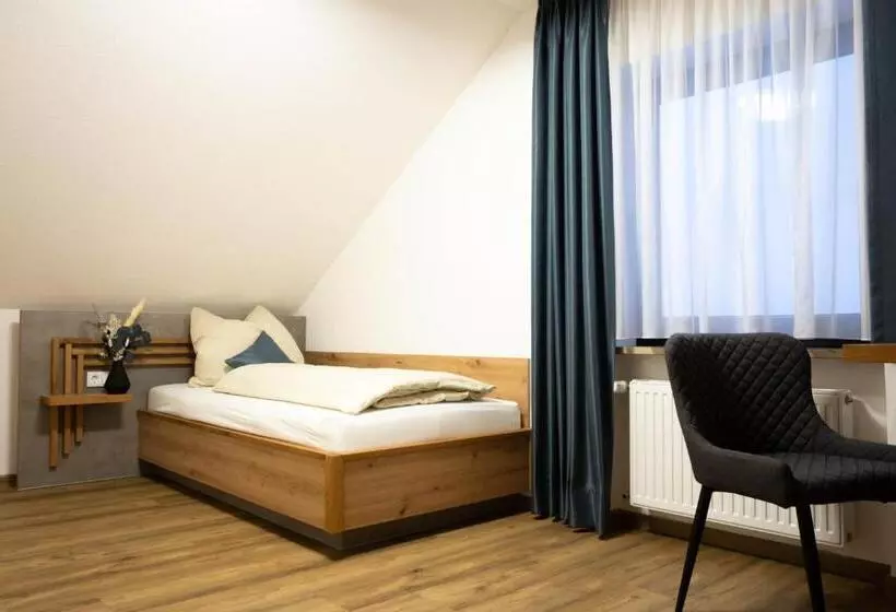 Retkeilymaja Landgasthof Zum Schloss