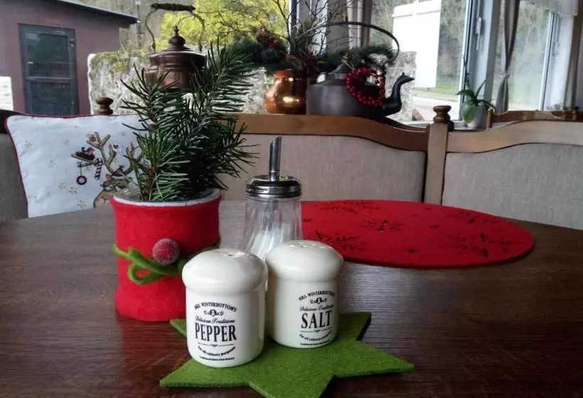 ユースホステル Landgasthaus Zu Den Erdfällen