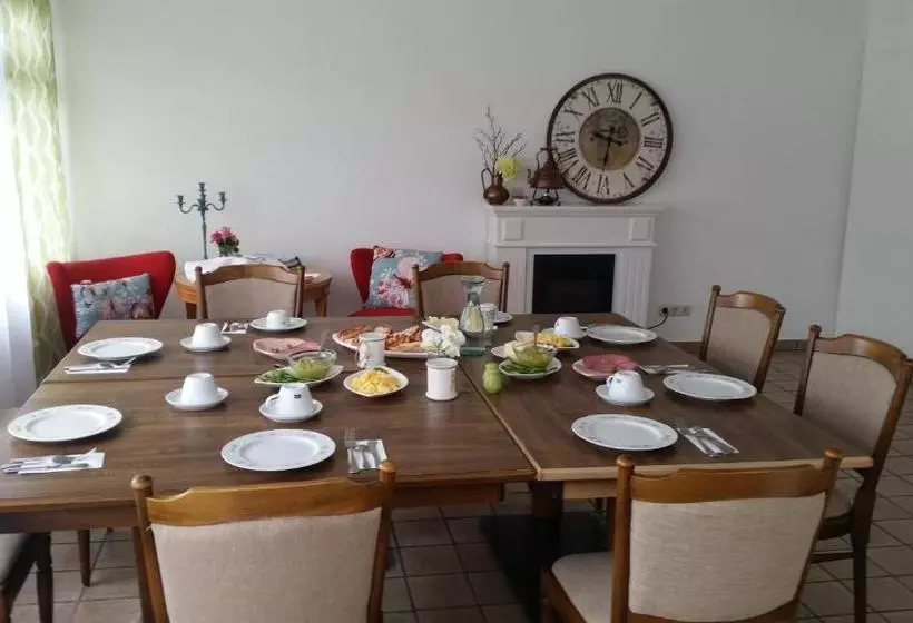 ユースホステル Landgasthaus Zu Den Erdfällen
