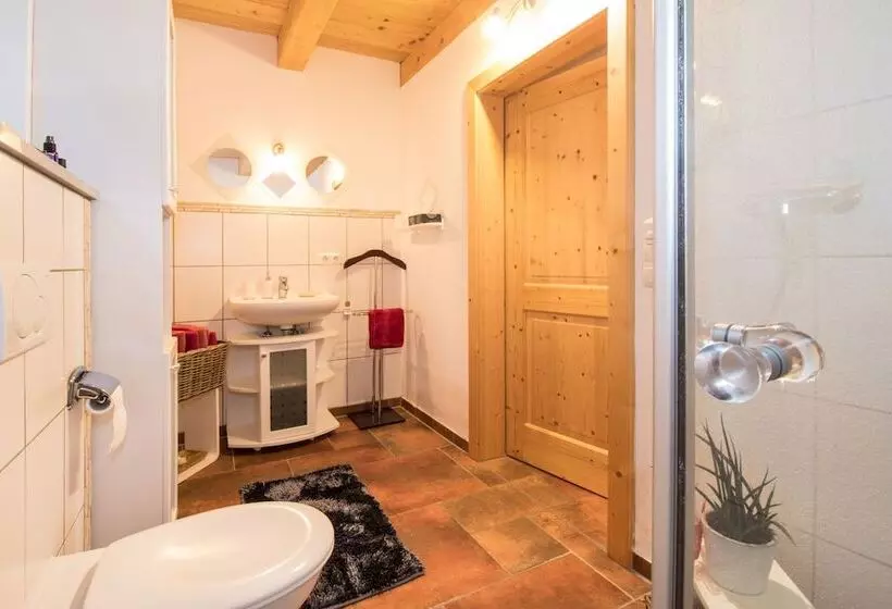 Hotelli Auf M Reifnhof