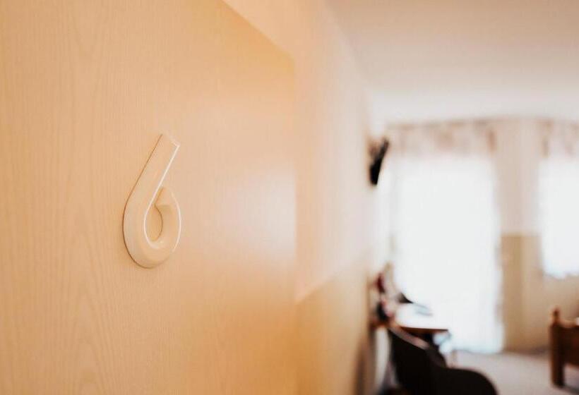 ペンション Gästehaus Windhagen