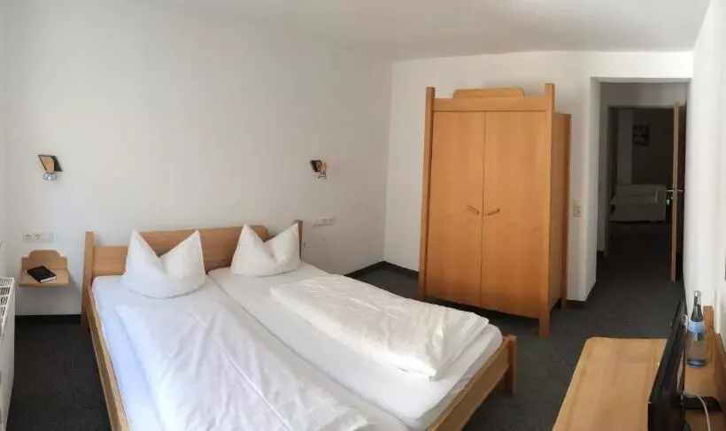 Retkeilymaja Gasthof Kreuz