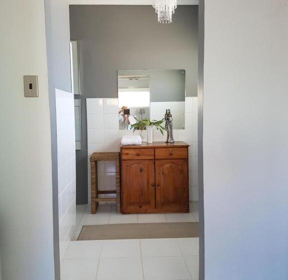 تختخواب و صبحانه Burnham Road Suite Guest House