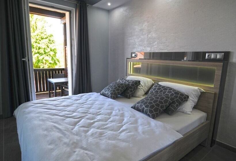 Nanis Hotel & Appartements