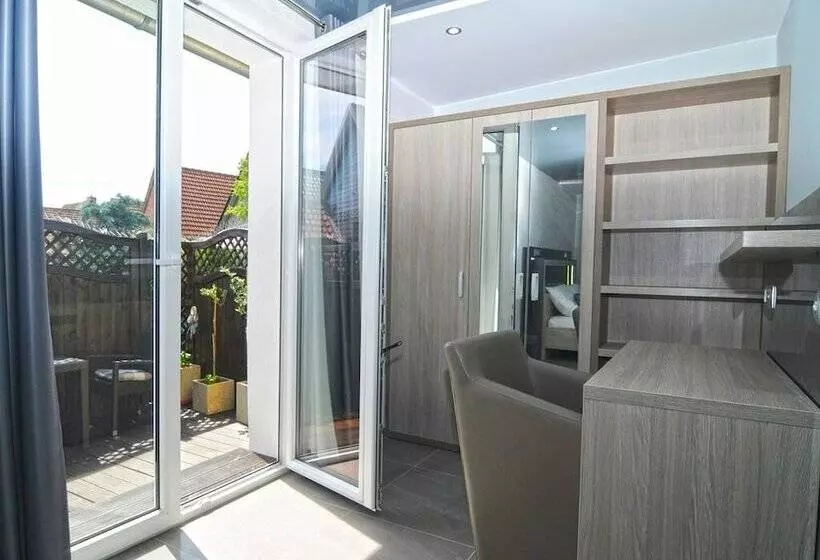 Nanis Hotel & Appartements