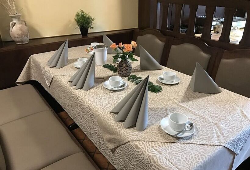 Nanis Hotel & Appartements