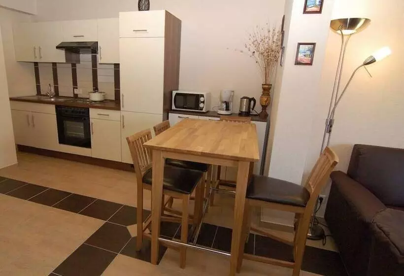 Nanis Hotel & Appartements