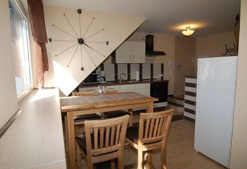 Nanis Hotel & Appartements