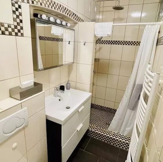 Nanis Hotel & Appartements