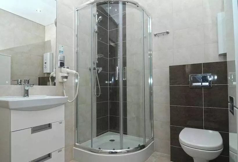 Nanis Hotel & Appartements