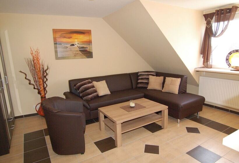 Nanis Hotel & Appartements