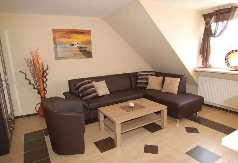 Nanis Hotel & Appartements