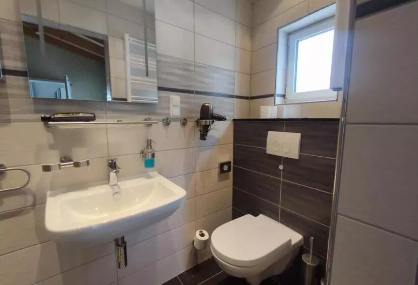 Majatalo Gästehaus Im Alten Fährhaus