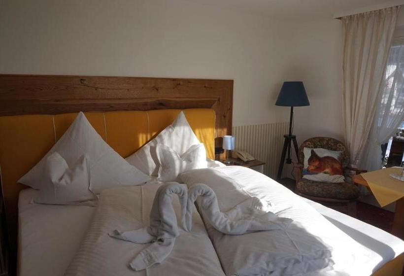 پانسیون Garni Liberia