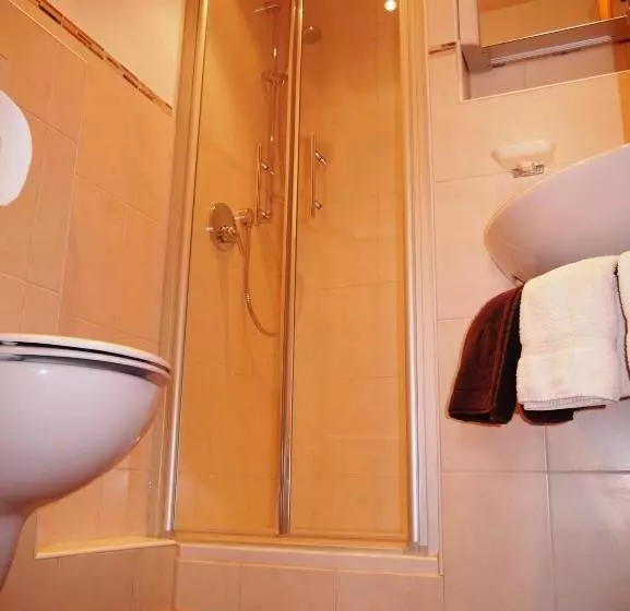 Majatalo Kurbad Und Landhaus Siass