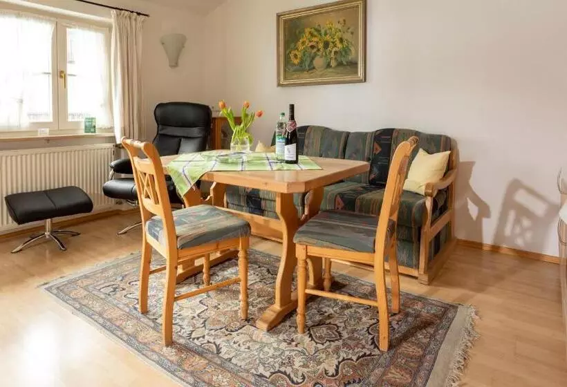 Majatalo Kurbad Und Landhaus Siass