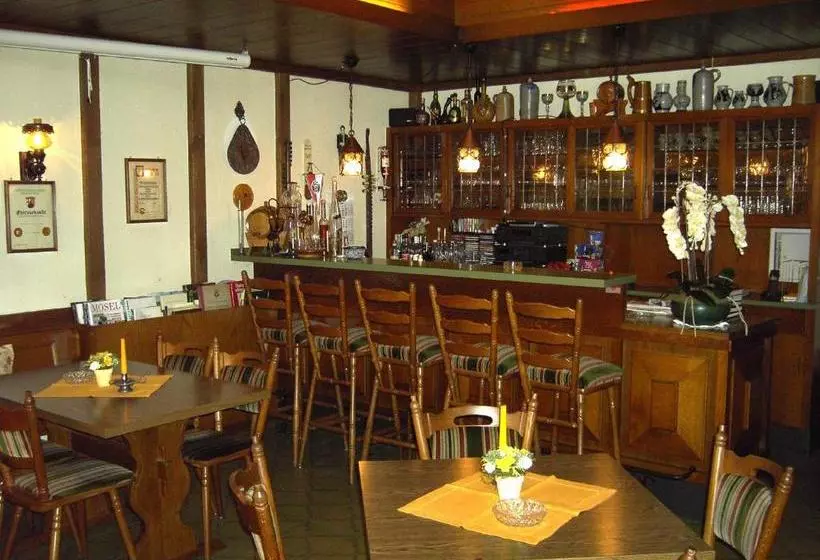 Weinstube Pension Moselblümchen