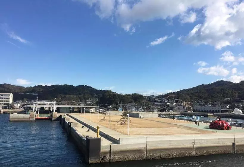 ペンション Naoshima Backpackers Guesthouse
