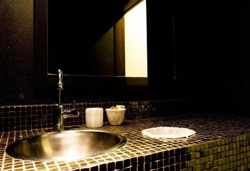 ペンション Naoshima Backpackers Guesthouse