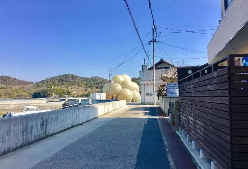 ペンション Naoshima Backpackers Guesthouse