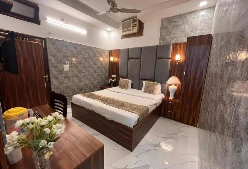 Hotel Embassy