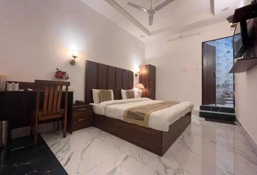 Hotel Embassy