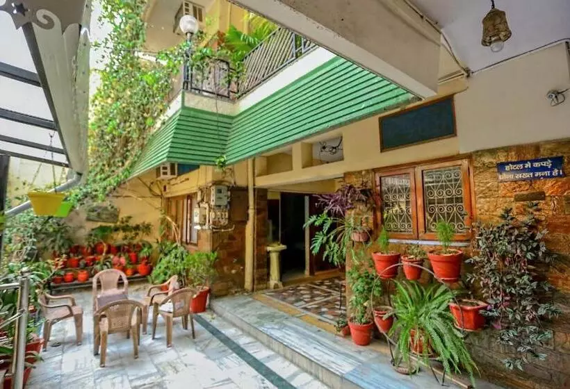 Hotel Embassy