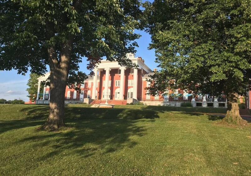 هاستل The Blackburn Inn And Conference Center