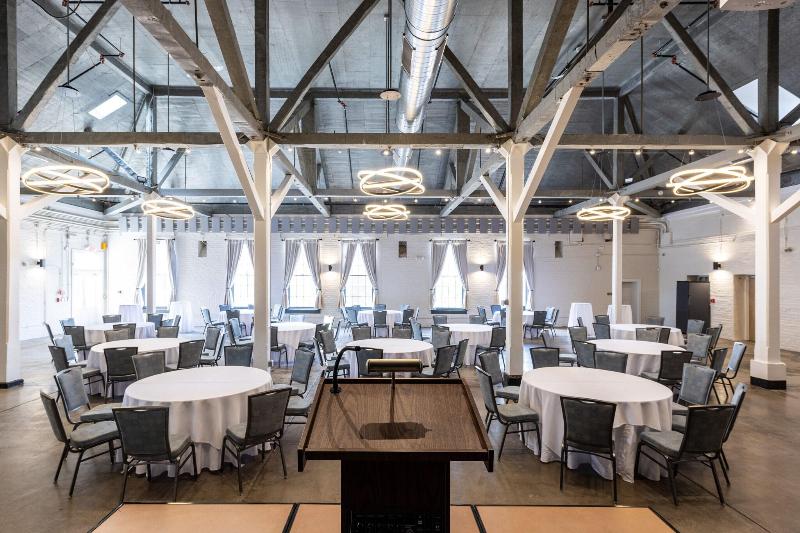 هاستل The Blackburn Inn And Conference Center