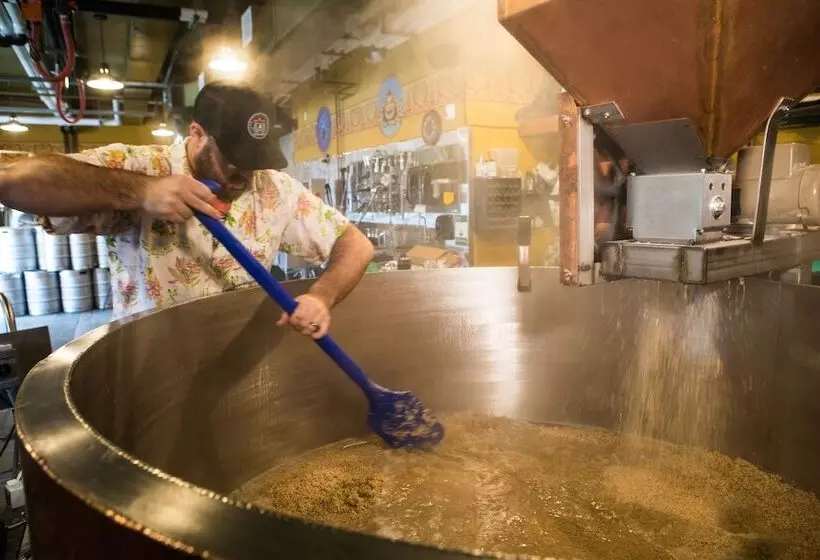 Hotelli Mcmenamins Kalama Harbor Lodge