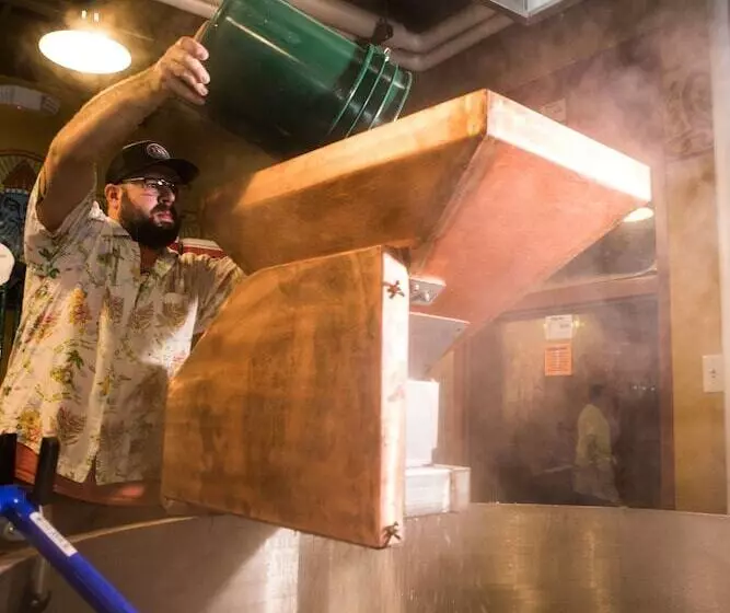 Hotelli Mcmenamins Kalama Harbor Lodge