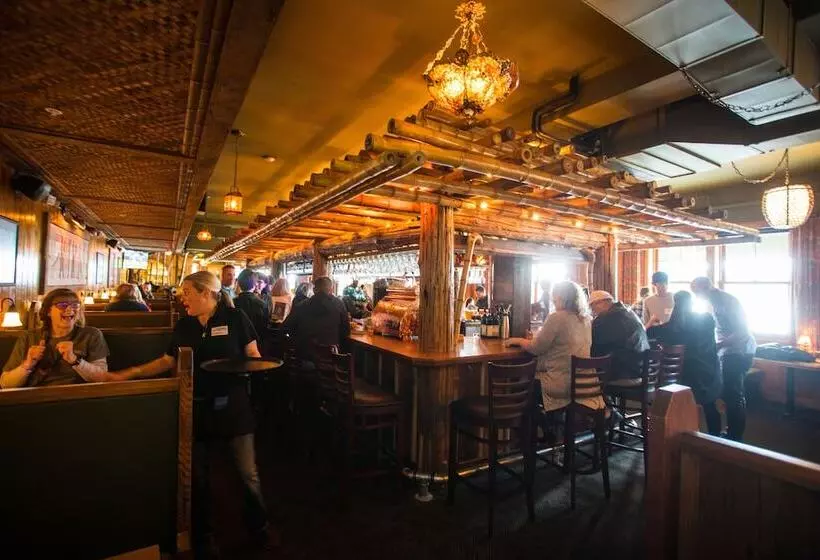 Hotelli Mcmenamins Kalama Harbor Lodge