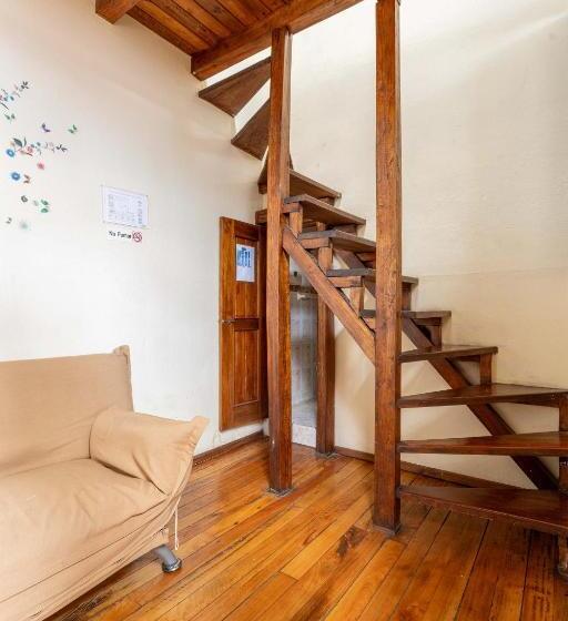 بنسيون Hostal La Suite