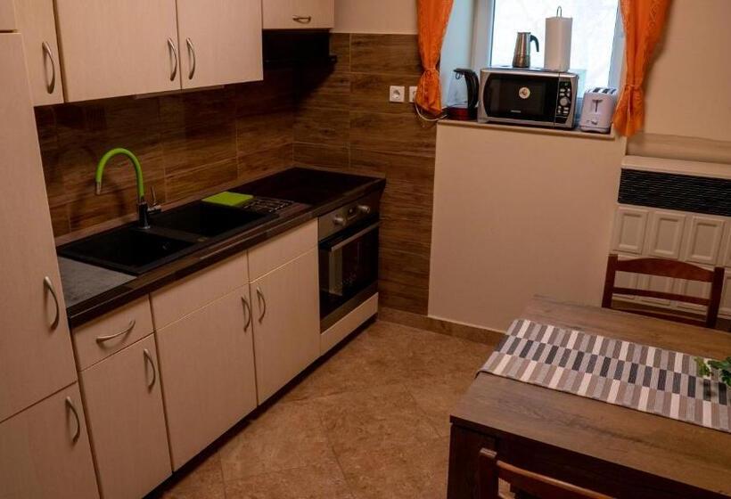 بنسيون Dombtető Vendégház