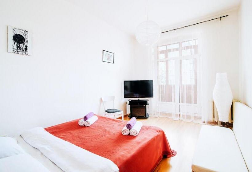 پانسیون Guest House On Victory Square