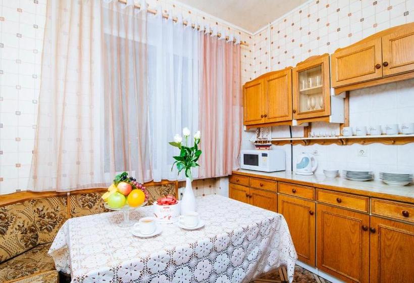 پانسیون Guest House On Victory Square