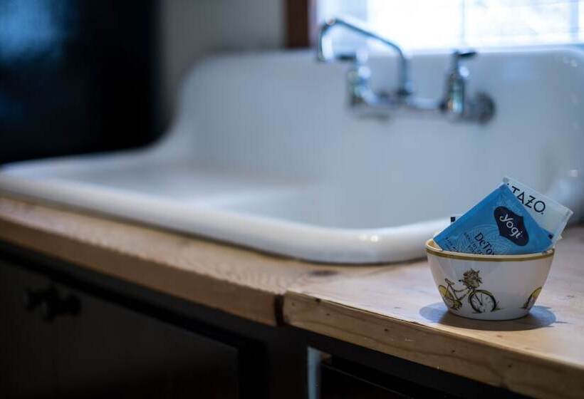 הוסטל Swamp Rabbit Inn Travelers Rest