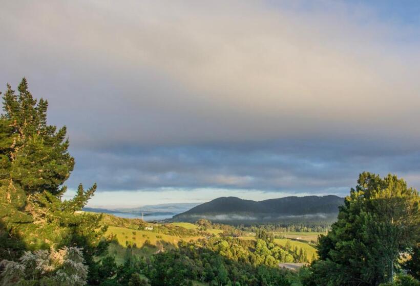 تختخواب و صبحانه The Grange Lodge