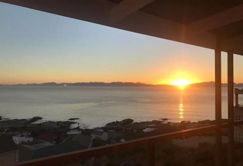 پانسیون Oceans Drift Guest House   Adults Only