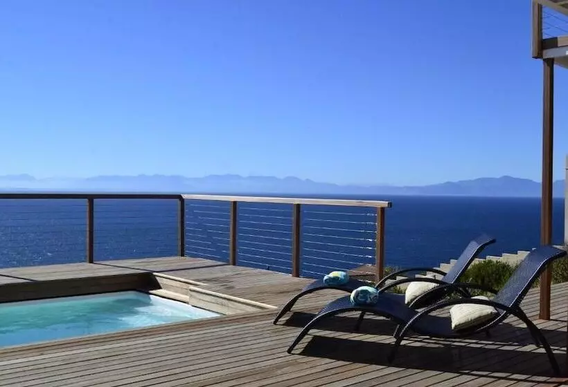 پانسیون Oceans Drift Guest House   Adults Only