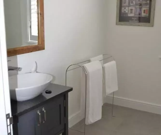 پانسیون Oceans Drift Guest House   Adults Only