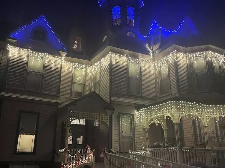 Grand Gables Inn Bed & Breakfast