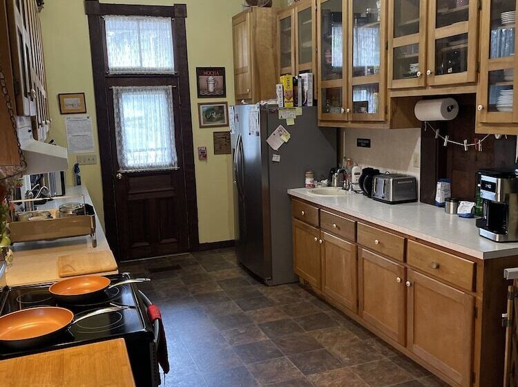 Grand Gables Inn Bed & Breakfast