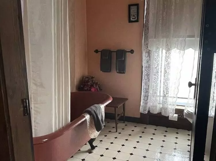 Grand Gables Inn Bed & Breakfast