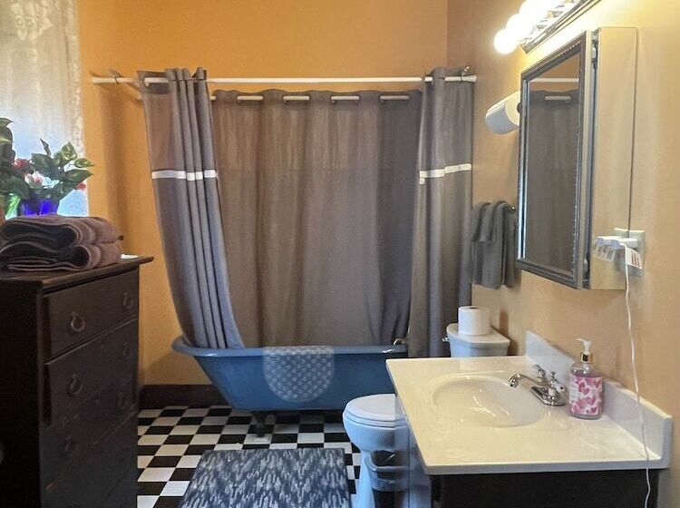 Grand Gables Inn Bed & Breakfast