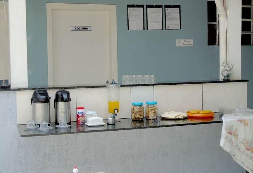 Pensió A Pousada Pindamonhangaba