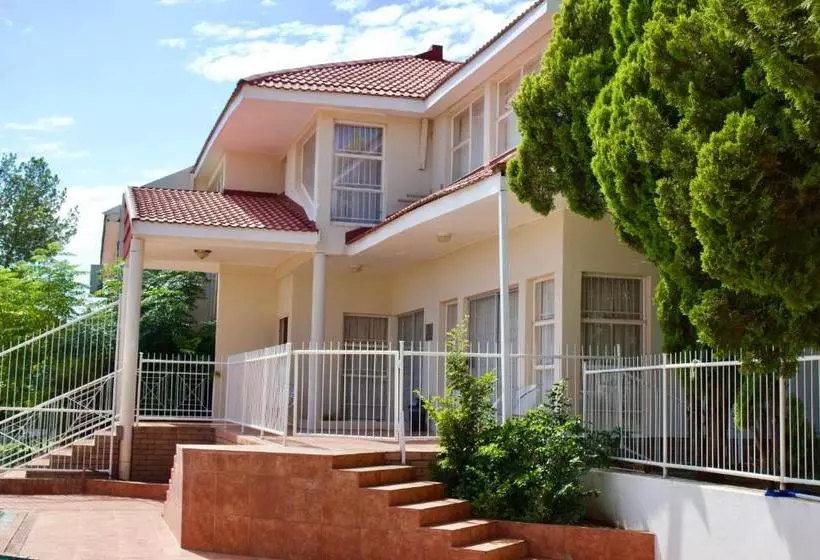 پانسیون Pentagon Guesthouse