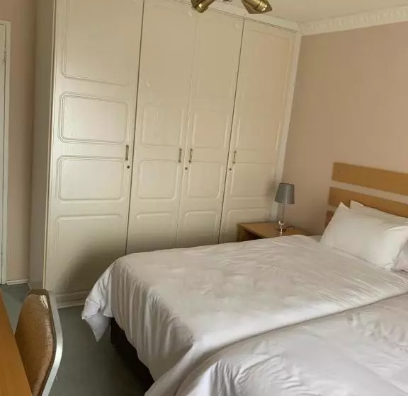 پانسیون Pentagon Guesthouse